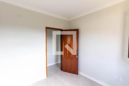 Casa à venda com 300m², 3 quartos e 4 vagas Casa à venda com 300m², 3 quartos e 4 vagasQuarto 2