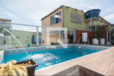 Casa à venda com 280m², 3 quartos e 4 vagas Casa à venda com 280m², 3 quartos e 4 vagasPiscina