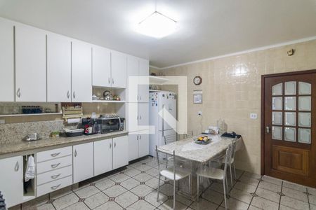 Casa à venda com 303m², 4 quartos e 4 vagas Casa à venda com 303m², 4 quartos e 4 vagasCozinha