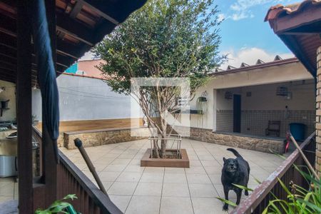 Casa à venda com 303m², 4 quartos e 4 vagas Casa à venda com 303m², 4 quartos e 4 vagasQuintal