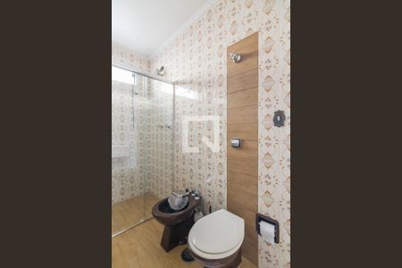 Casa à venda com 303m², 4 quartos e 4 vagas Casa à venda com 303m², 4 quartos e 4 vagasBanheiro da Suite 2