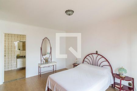 Casa à venda com 303m², 4 quartos e 4 vagas Casa à venda com 303m², 4 quartos e 4 vagasQuarto 2 Suite