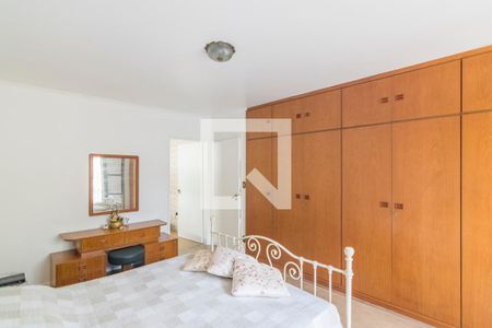 Casa à venda com 303m², 4 quartos e 4 vagas Casa à venda com 303m², 4 quartos e 4 vagasQuarto 1 Suite