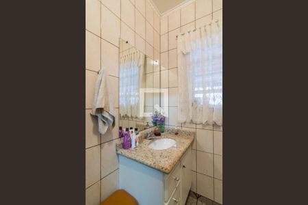 Casa à venda com 303m², 4 quartos e 4 vagas Casa à venda com 303m², 4 quartos e 4 vagasBanheiro de Serviço