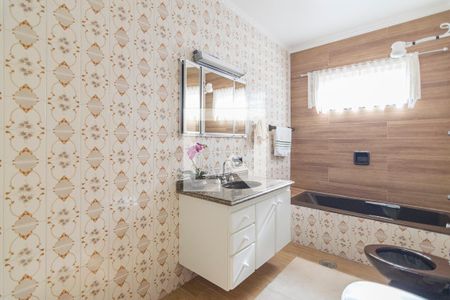 Casa à venda com 303m², 4 quartos e 4 vagas Casa à venda com 303m², 4 quartos e 4 vagasBanheiro