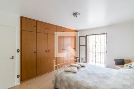 Casa à venda com 303m², 4 quartos e 4 vagas Casa à venda com 303m², 4 quartos e 4 vagasQuarto 1 Sutie