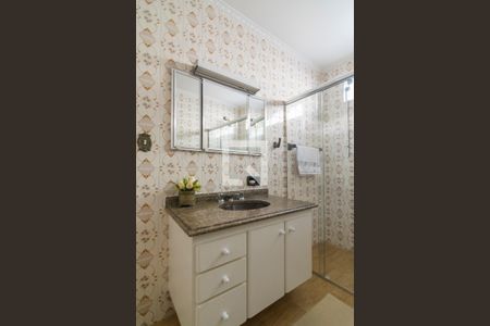 Casa à venda com 303m², 4 quartos e 4 vagas Casa à venda com 303m², 4 quartos e 4 vagasBanheiro da Suite 1