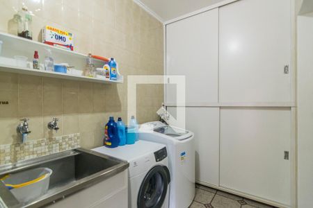 Casa à venda com 303m², 4 quartos e 4 vagas Casa à venda com 303m², 4 quartos e 4 vagasÁrea de Serviço