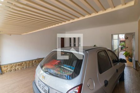 Casa à venda com 303m², 4 quartos e 4 vagas Casa à venda com 303m², 4 quartos e 4 vagasGaragem