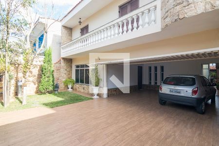 Casa à venda com 303m², 4 quartos e 4 vagas Casa à venda com 303m², 4 quartos e 4 vagasGaragem