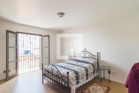 Casa à venda com 303m², 4 quartos e 4 vagas Casa à venda com 303m², 4 quartos e 4 vagasQuarto 4