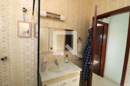 Casa à venda com 200m², 4 quartos e 2 vagasBanheiro 