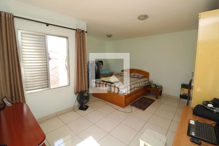 Casa à venda com 200m², 4 quartos e 2 vagasSuíte