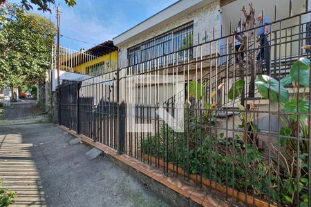 Casa à venda com 400m², 3 quartos e 6 vagas Casa à venda com 400m², 3 quartos e 6 vagasFachada