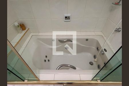 Casa à venda com 232m², 5 quartos e 2 vagas Casa à venda com 232m², 5 quartos e 2 vagasBanheiro da Suíte