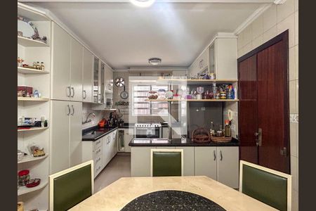 Casa à venda com 232m², 5 quartos e 2 vagas Casa à venda com 232m², 5 quartos e 2 vagasCozinha