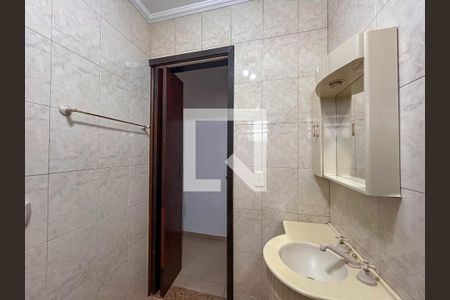 Casa à venda com 232m², 5 quartos e 2 vagas Casa à venda com 232m², 5 quartos e 2 vagasBanheiro 2