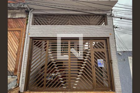 Casa à venda com 232m², 5 quartos e 2 vagas Casa à venda com 232m², 5 quartos e 2 vagasFachada