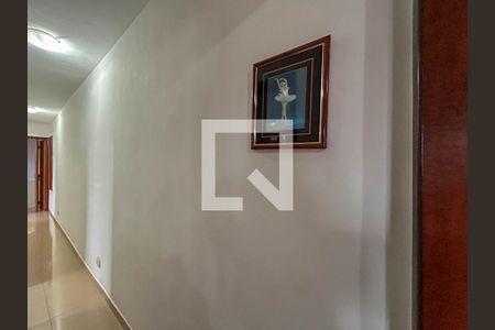 Casa à venda com 232m², 5 quartos e 2 vagas Casa à venda com 232m², 5 quartos e 2 vagasCorredor