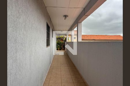 Casa à venda com 232m², 5 quartos e 2 vagas Casa à venda com 232m², 5 quartos e 2 vagasCorredor externo