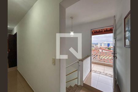 Casa à venda com 232m², 5 quartos e 2 vagas Casa à venda com 232m², 5 quartos e 2 vagasCorredor