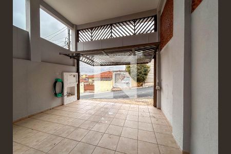 Casa à venda com 232m², 5 quartos e 2 vagas Casa à venda com 232m², 5 quartos e 2 vagasGaragem