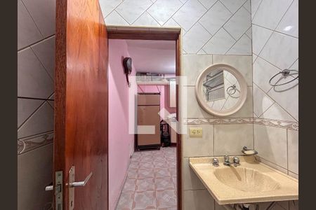 Casa à venda com 232m², 5 quartos e 2 vagas Casa à venda com 232m², 5 quartos e 2 vagasBanheiro de serviço