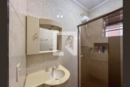 Casa à venda com 232m², 5 quartos e 2 vagas Casa à venda com 232m², 5 quartos e 2 vagasBanheiro 2