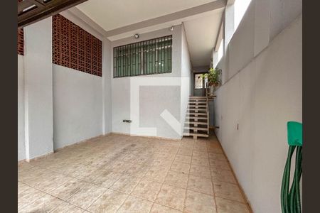 Casa à venda com 232m², 5 quartos e 2 vagas Casa à venda com 232m², 5 quartos e 2 vagasGaragem