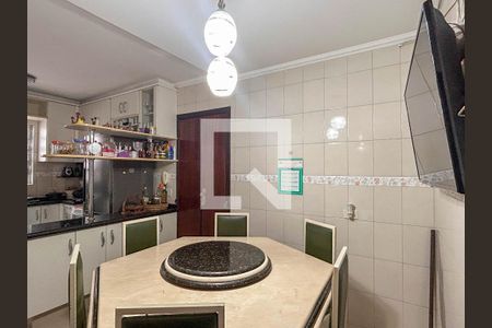 Casa à venda com 232m², 5 quartos e 2 vagas Casa à venda com 232m², 5 quartos e 2 vagasCozinha