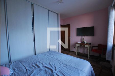 Casa à venda com 222m², 5 quartos e 2 vagasQuarto 2