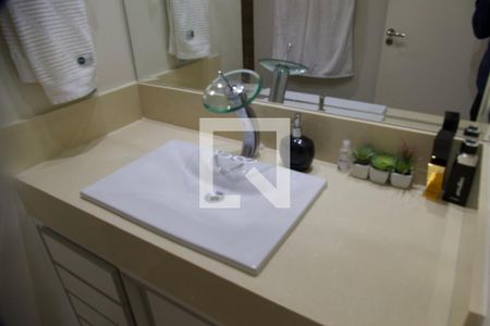 Apartamento à venda com 70m², 2 quartos e 1 vaga Apartamento à venda com 70m², 2 quartos e 1 vagaSuíte banheiro