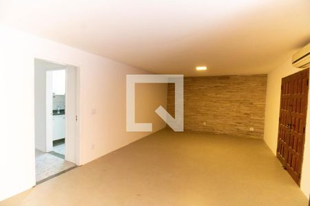 Sala de casa de condomínio à venda com 5 quartos, 360m² em Piratininga, Niterói