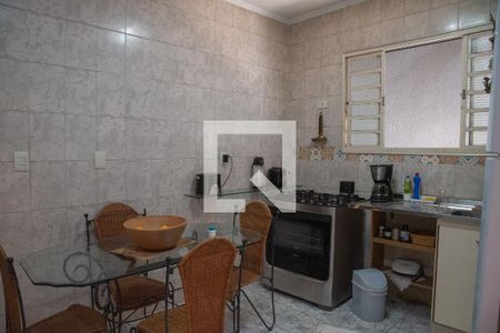 Casa à venda com 220m², 4 quartos e 3 vagas Casa à venda com 220m², 4 quartos e 3 vagasCozinha