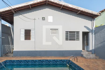 Casa à venda com 220m², 4 quartos e 3 vagas Casa à venda com 220m², 4 quartos e 3 vagasFachada