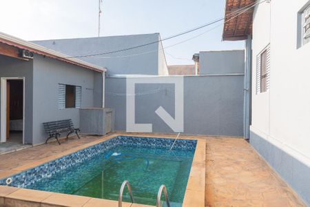 Casa à venda com 220m², 4 quartos e 3 vagas Casa à venda com 220m², 4 quartos e 3 vagasPiscina