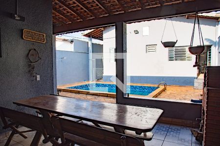Casa à venda com 220m², 4 quartos e 3 vagas Casa à venda com 220m², 4 quartos e 3 vagasEspaço Gourmet