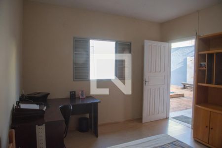 Casa à venda com 220m², 4 quartos e 3 vagas Casa à venda com 220m², 4 quartos e 3 vagasQuarto 4