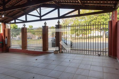 Casa à venda com 220m², 4 quartos e 3 vagas Casa à venda com 220m², 4 quartos e 3 vagasFachada