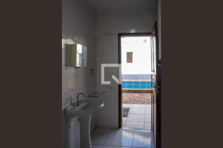 Casa à venda com 220m², 4 quartos e 3 vagas Casa à venda com 220m², 4 quartos e 3 vagasBanheiro 2