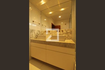 Apartamento à venda com 385m², 5 quartos e 4 vagasBanheiro - Suíte 2