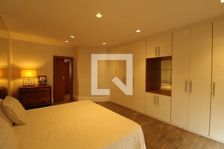 Apartamento à venda com 385m², 5 quartos e 4 vagasSuíte 2