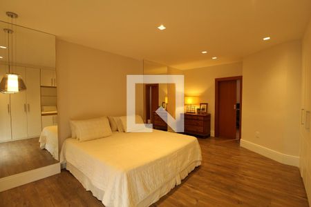 Apartamento à venda com 385m², 5 quartos e 4 vagasSuíte 2