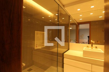 Apartamento à venda com 385m², 5 quartos e 4 vagasBanheiro - Suíte 1