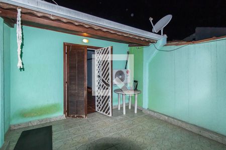 Casa à venda com 100m², 4 quartos e 2 vagas Casa à venda com 100m², 4 quartos e 2 vagasVaranda