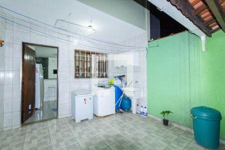 Casa à venda com 100m², 4 quartos e 2 vagas Casa à venda com 100m², 4 quartos e 2 vagasÁrea de Serviço