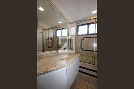 Apartamento à venda com 70m², 1 quarto e 2 vagasBanheiro da Suíte