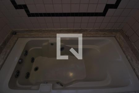 Apartamento à venda com 70m², 1 quarto e 2 vagasBanheiro da Suíte