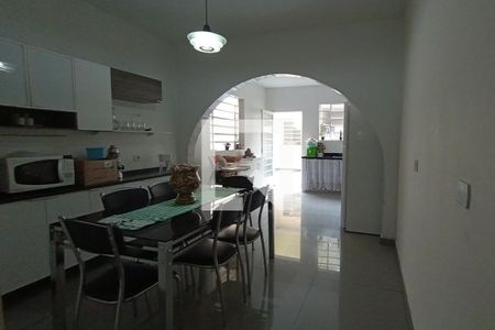 Casa à venda com 222m², 3 quartos e 2 vagas Casa à venda com 222m², 3 quartos e 2 vagasCozinha