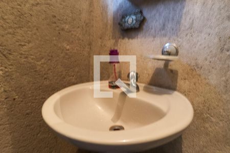 Casa à venda com 310m², 6 quartos e 3 vagas Casa à venda com 310m², 6 quartos e 3 vagasBanheiro do quintal